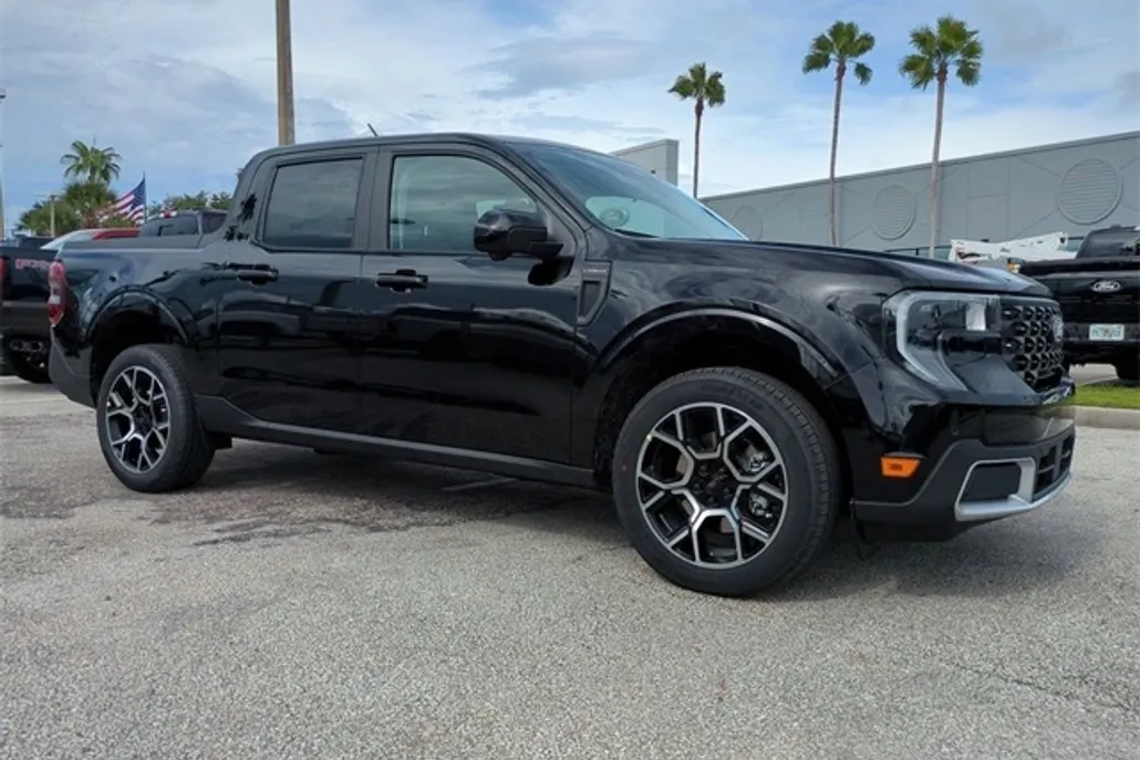 2025 Ford Maverick Lariat photo 1