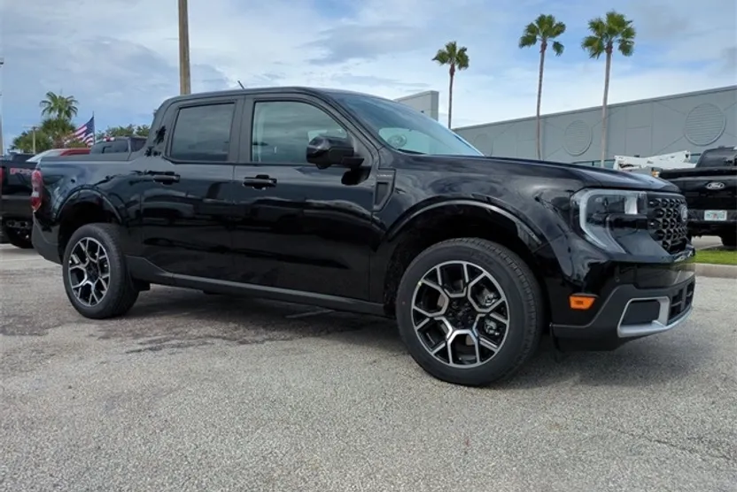 2025 Ford Maverick Lariat photo 1