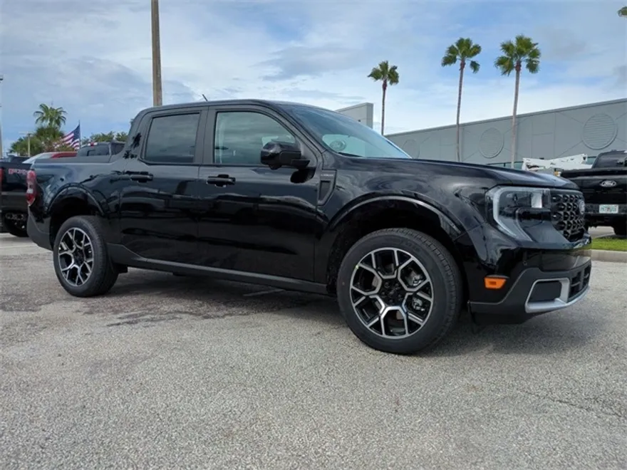 2025 Ford Maverick Lariat photo 1