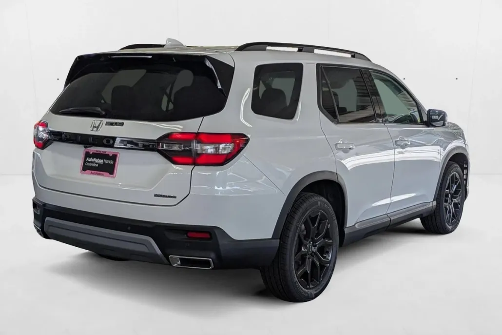 2025 Honda Pilot Touring photo 1