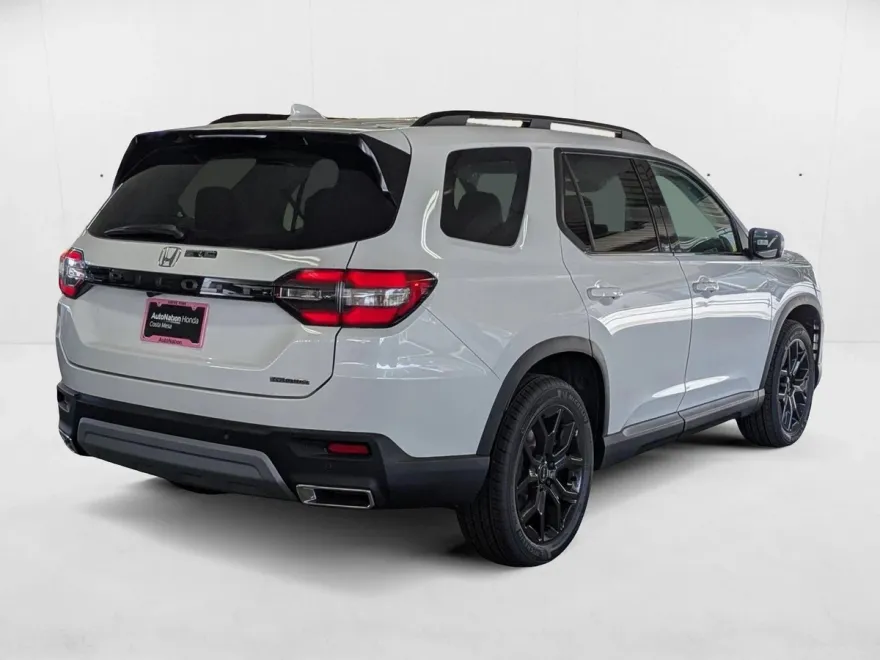 2025 Honda Pilot Touring photo 1