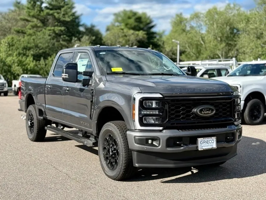 2025 Ford F-350 Lariat photo 1