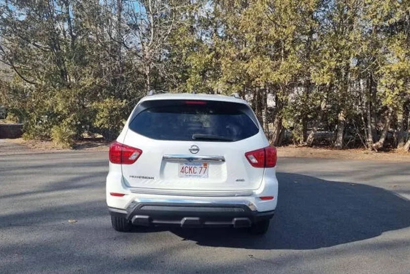 2017 Nissan Pathfinder S photo 1