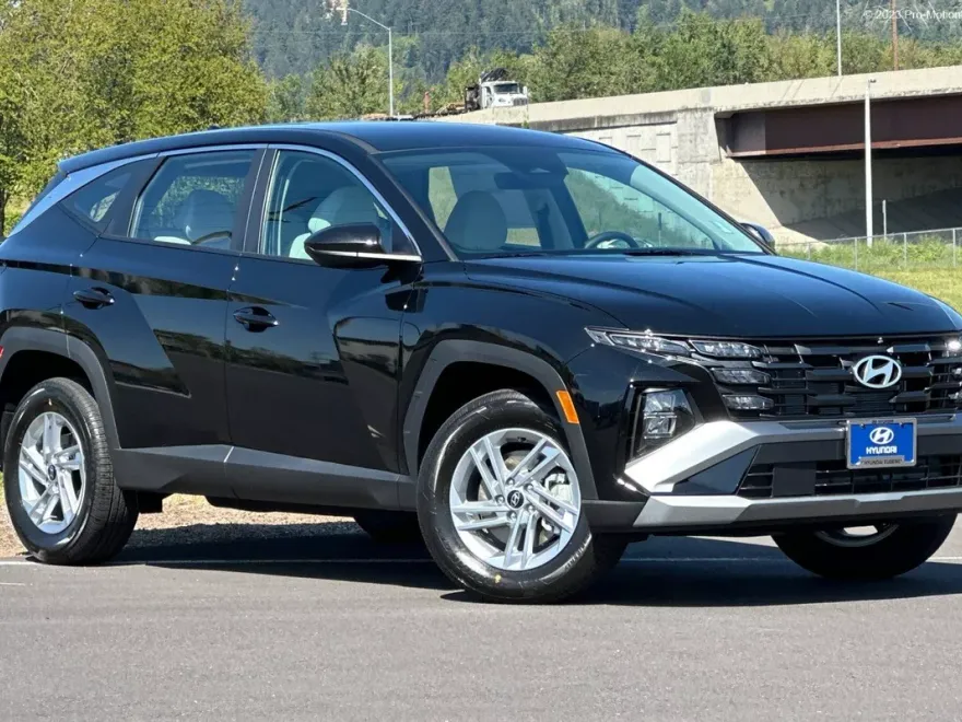 2025 Hyundai Tucson SE photo 1