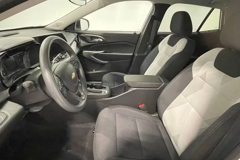 2024 Chevrolet Trax LS photo 1