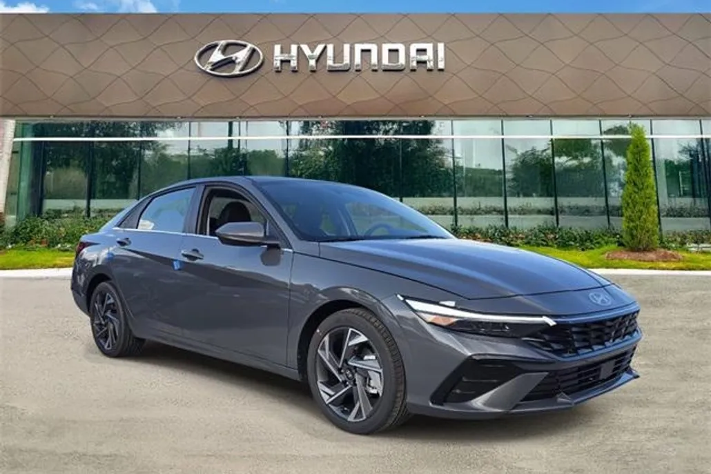 2025 Hyundai Elantra SEL Convenience photo 1