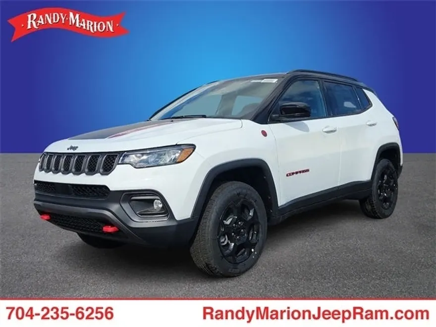 2024 Jeep Compass Trailhawk photo 1