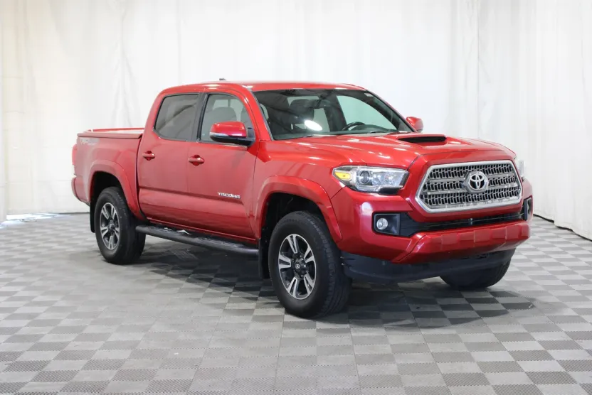 2017 Toyota Tacoma SR5 photo 1