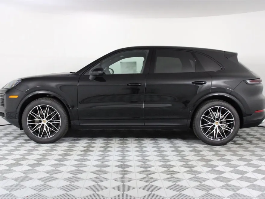 2025 Porsche Cayenne photo 1