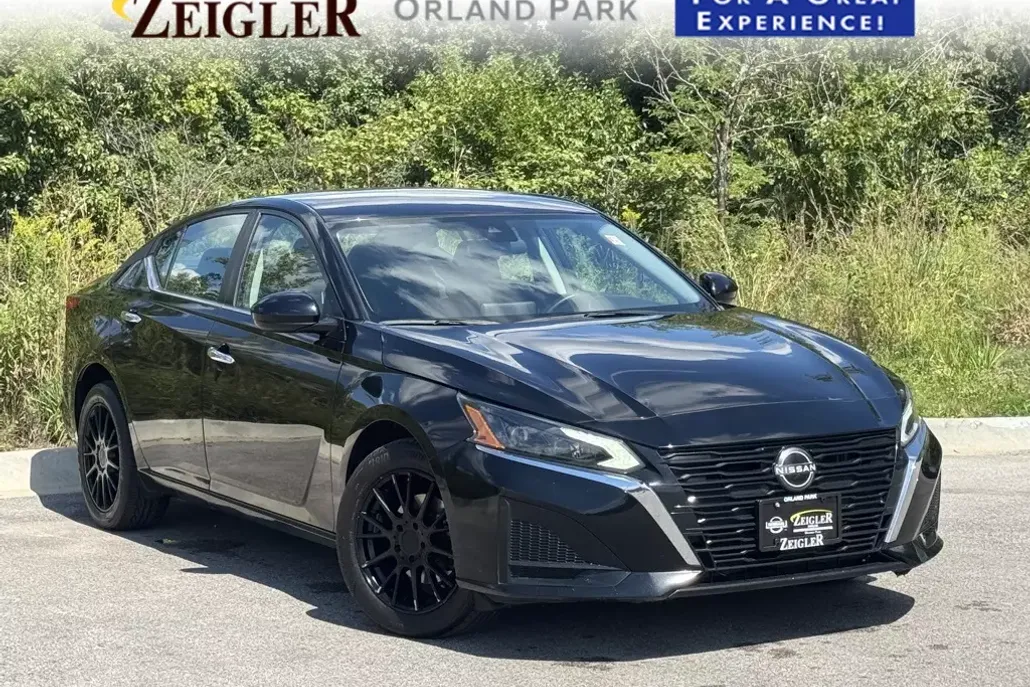 2023 Nissan Altima 2.5 SV photo 1