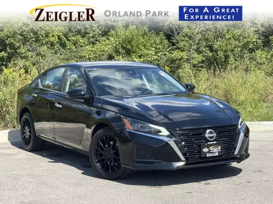 2023 Nissan Altima 2.5 SV photo 1