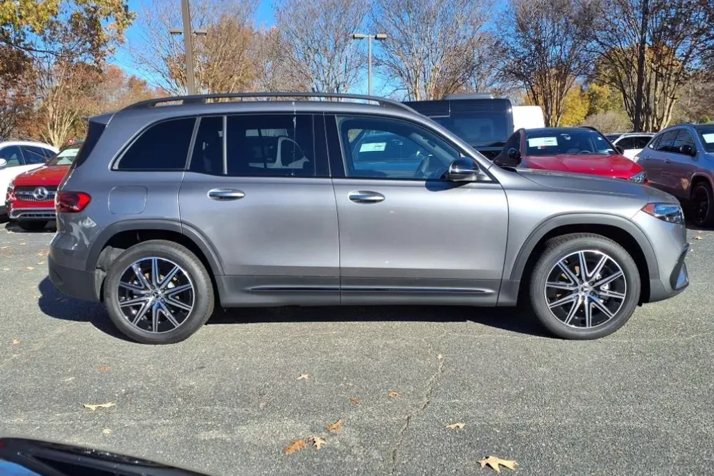 2024 Mercedes Benz EQB 300 4MATIC photo 1