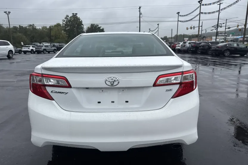 2014 Toyota Camry L photo 1