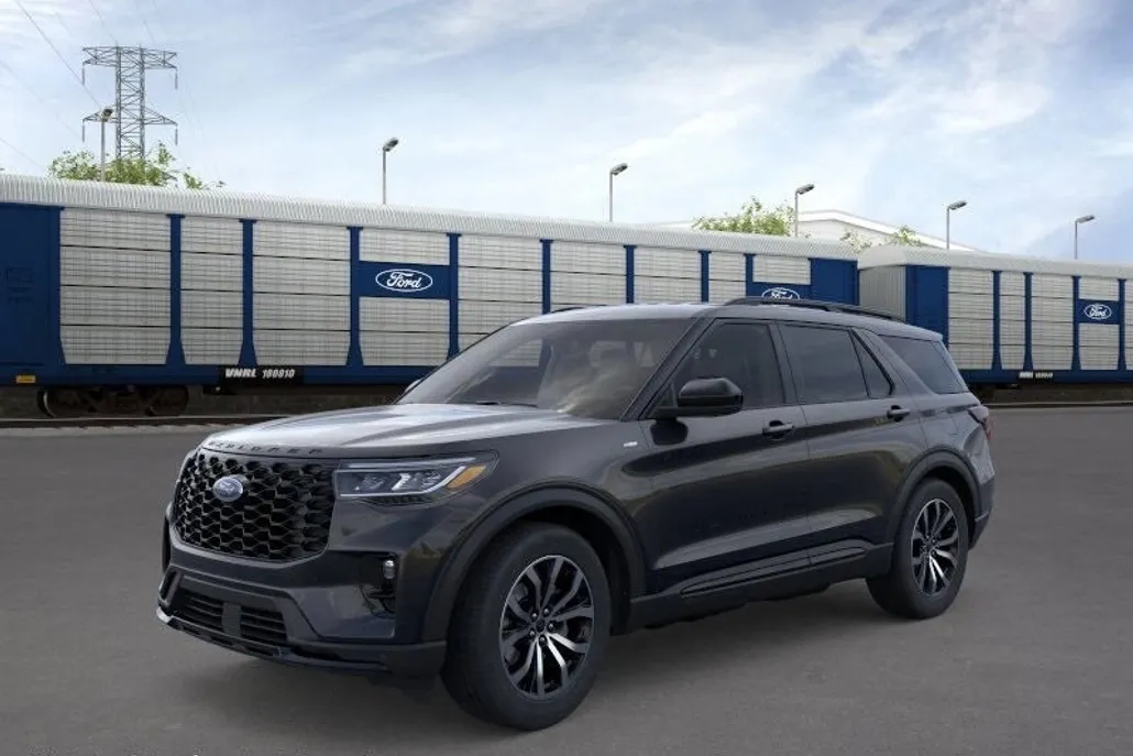 2025 Ford Explorer ST-Line photo 1