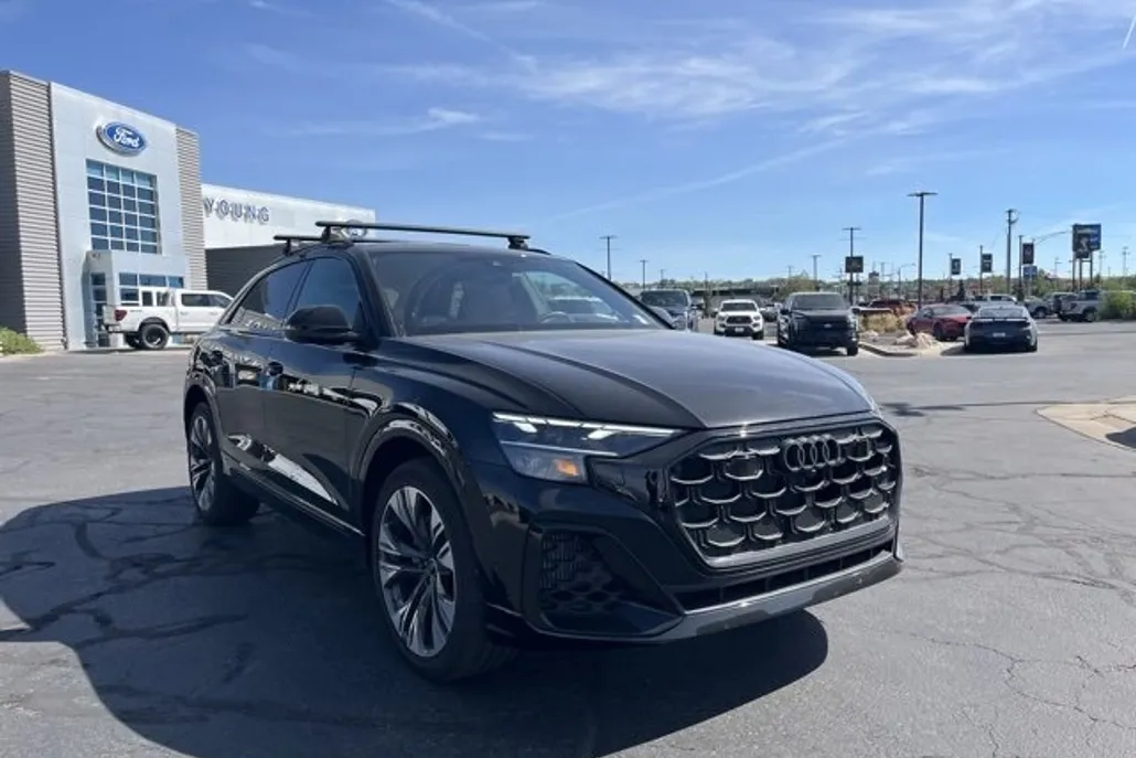 2025 Audi Q8 55 Premium Plus photo 1