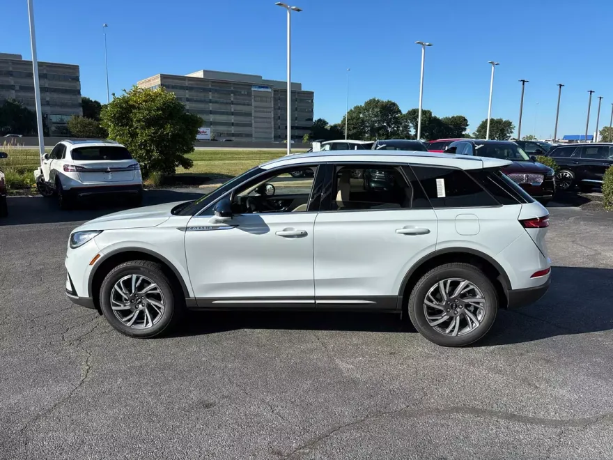 2025 Lincoln Corsair Premiere photo 1