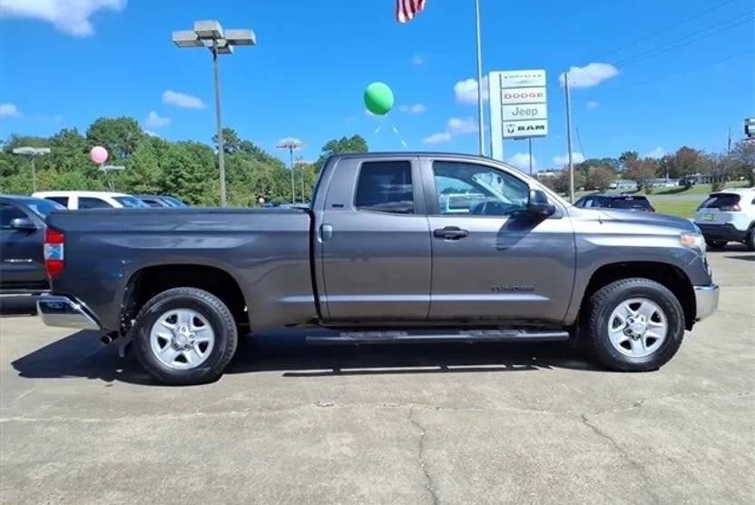 2018 Toyota Tundra SR5 photo 1