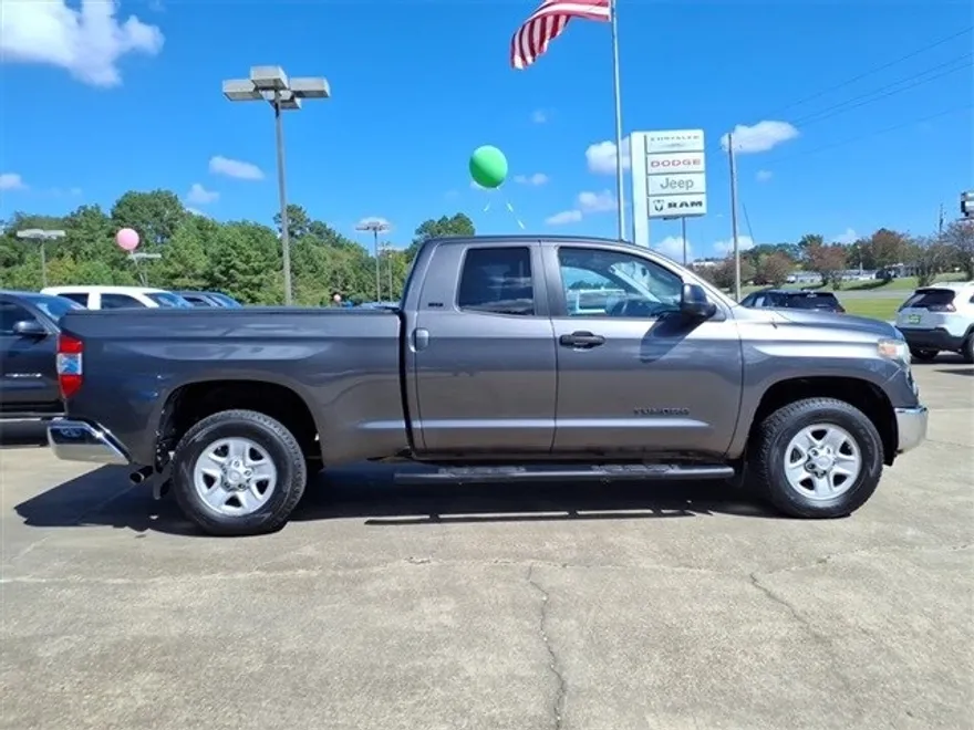 2018 Toyota Tundra SR5 photo 1