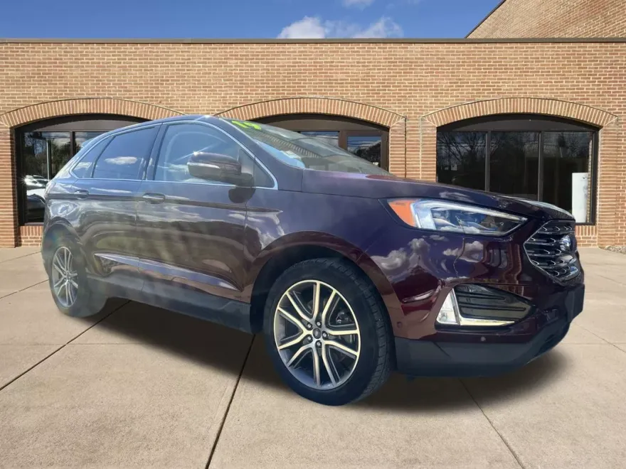 2019 Ford Edge Titanium photo 1