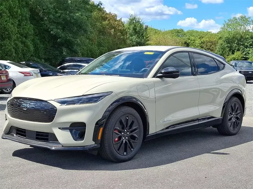 2025 Ford Mustang Mach-E Premium photo 1