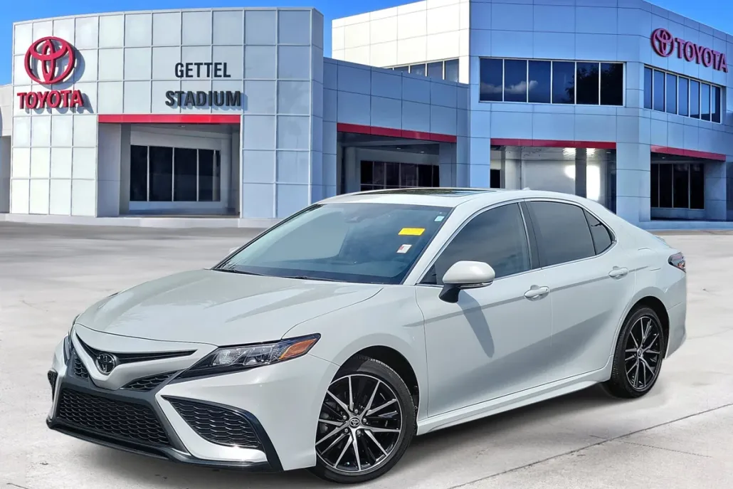 2024 Toyota Camry SE photo 1