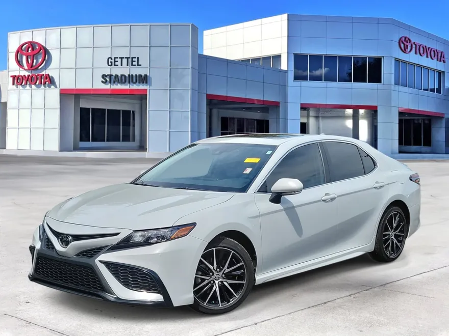 2024 Toyota Camry SE photo 1