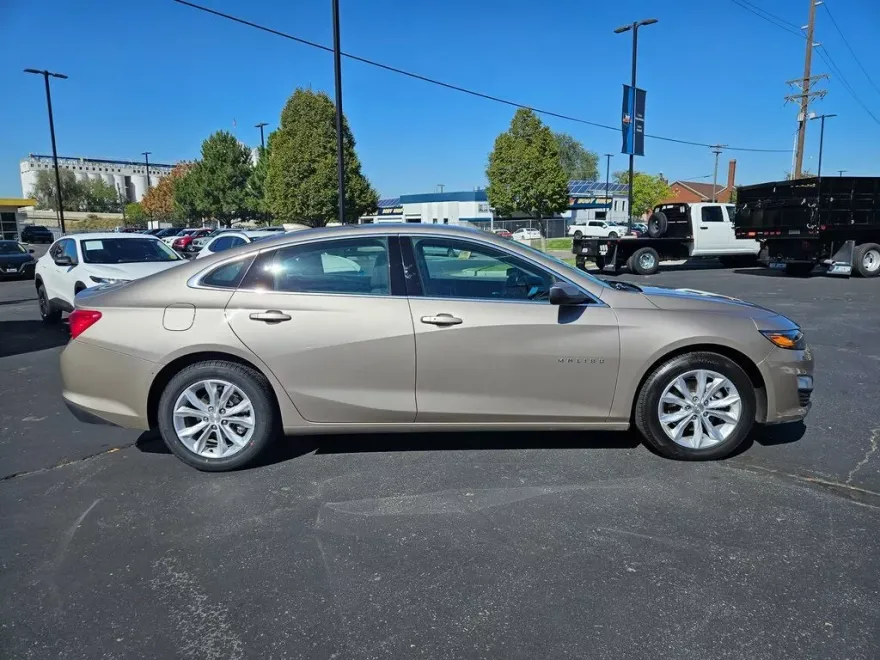 2023 Chevrolet Malibu 1LT photo 1