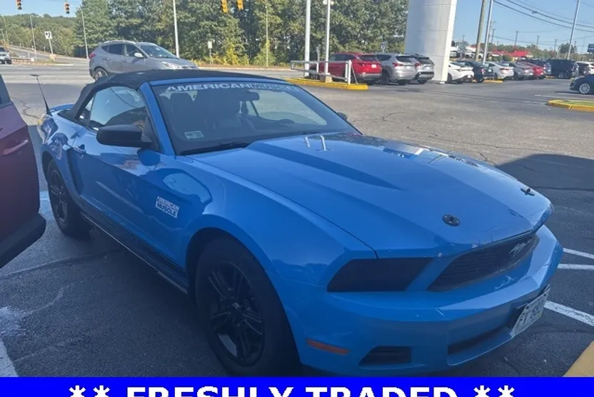 2012 Ford Mustang V6 Convertible photo 1