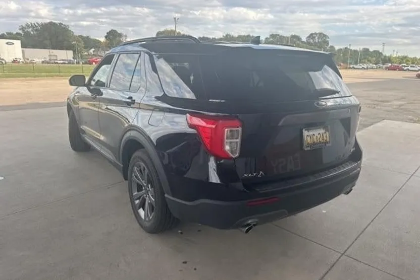 2022 Ford Explorer XLT photo 1