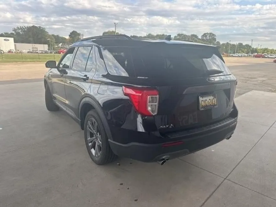 2022 Ford Explorer XLT photo 1