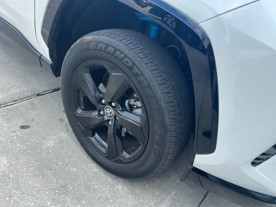 2021 Toyota RAV4 Hybrid XSE photo 1