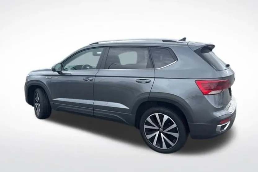 2022 Volkswagen Taos SE photo 1