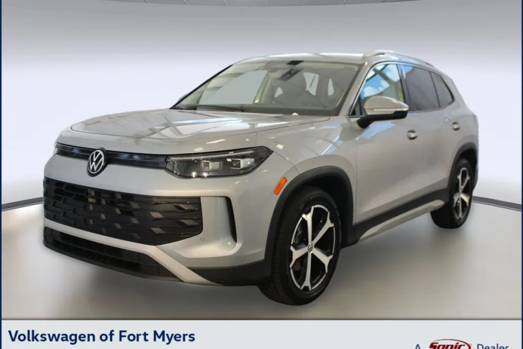 2025 Volkswagen Tiguan SE photo 1