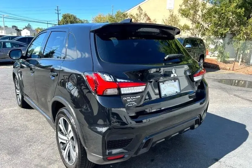 2022 Mitsubishi Outlander Sport SE photo 1