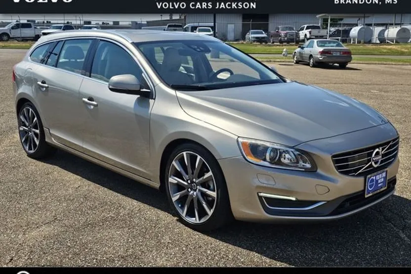 2015 Volvo V60 T5 Platinum Drive-E photo 1