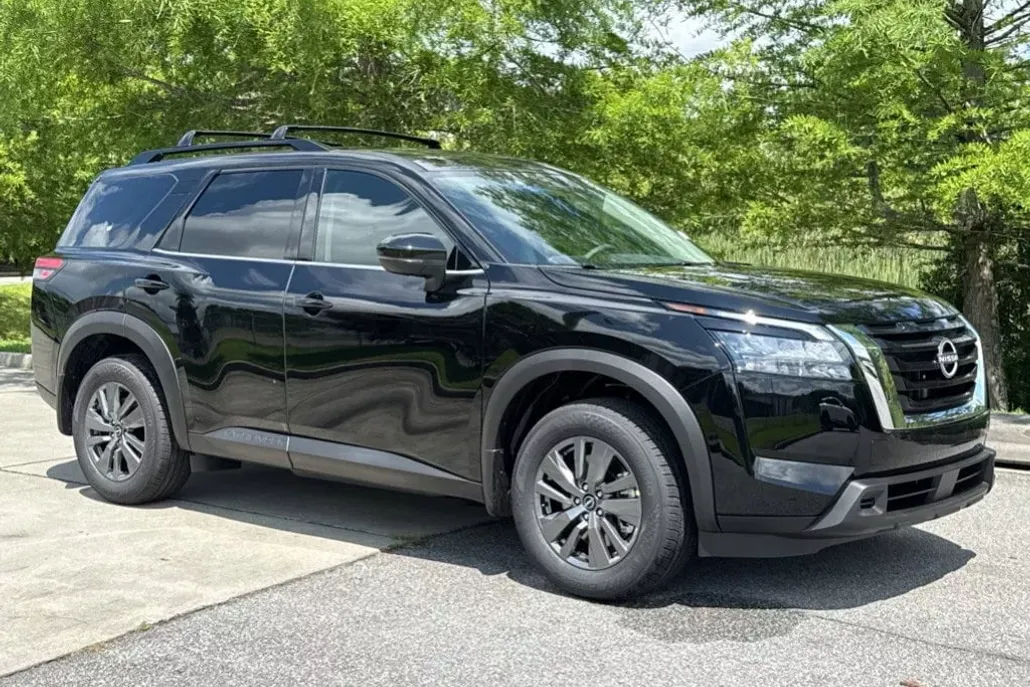 2025 Nissan Pathfinder SV photo 1