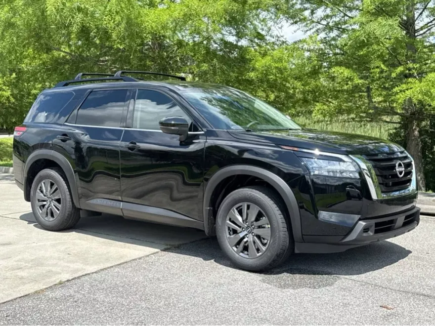 2025 Nissan Pathfinder SV photo 1