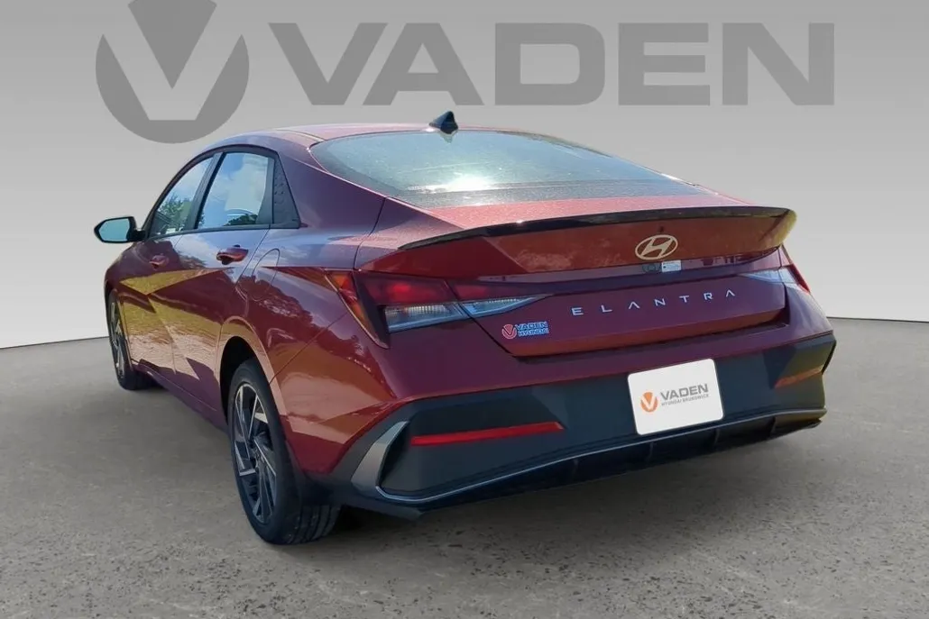 2025 Hyundai Elantra SEL Sport photo 1