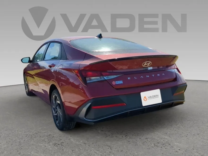 2025 Hyundai Elantra SEL Sport photo 1
