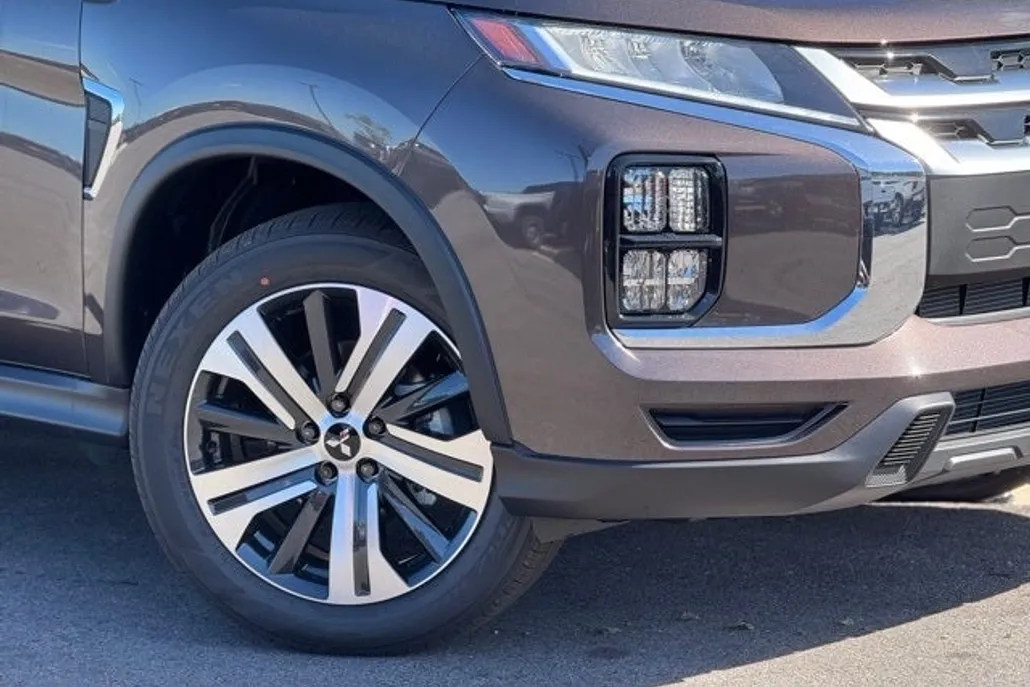 2025 Mitsubishi Outlander Sport ES SE LE photo 1