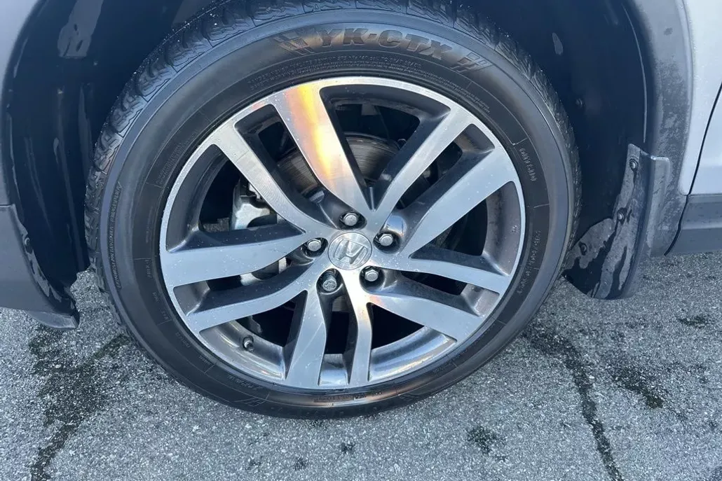 2017 Honda Pilot Touring photo 1