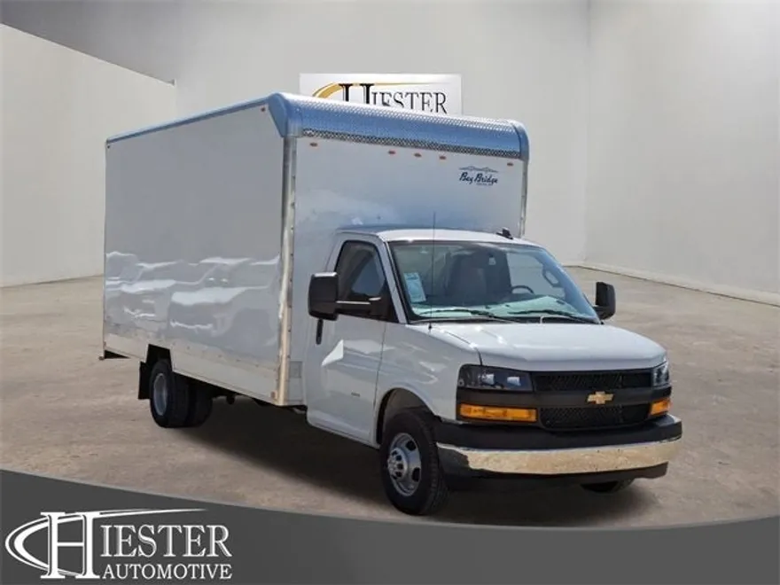 2025 Chevrolet Express Cutaway 3500 photo 1