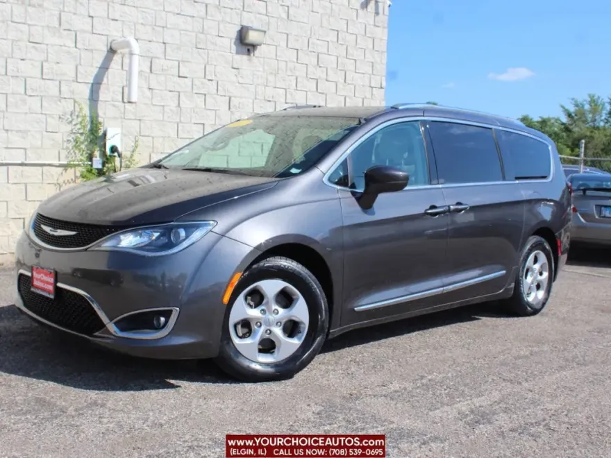 2017 Chrysler Pacifica Touring Plus photo 1