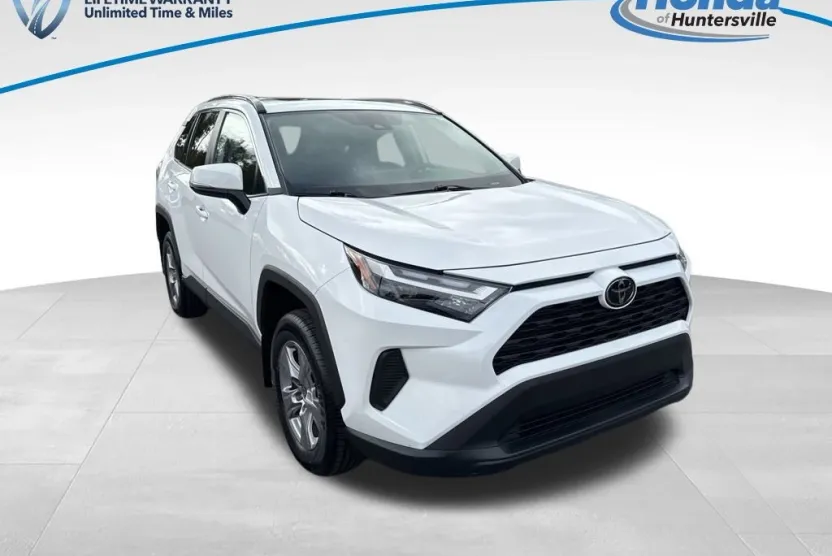 2025 Toyota RAV4 XLE photo 1