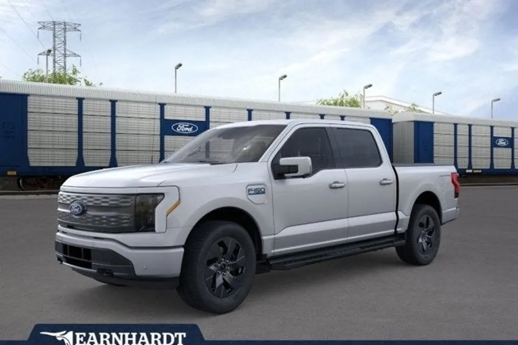 2025 Ford F-150 Lightning Lariat photo 1