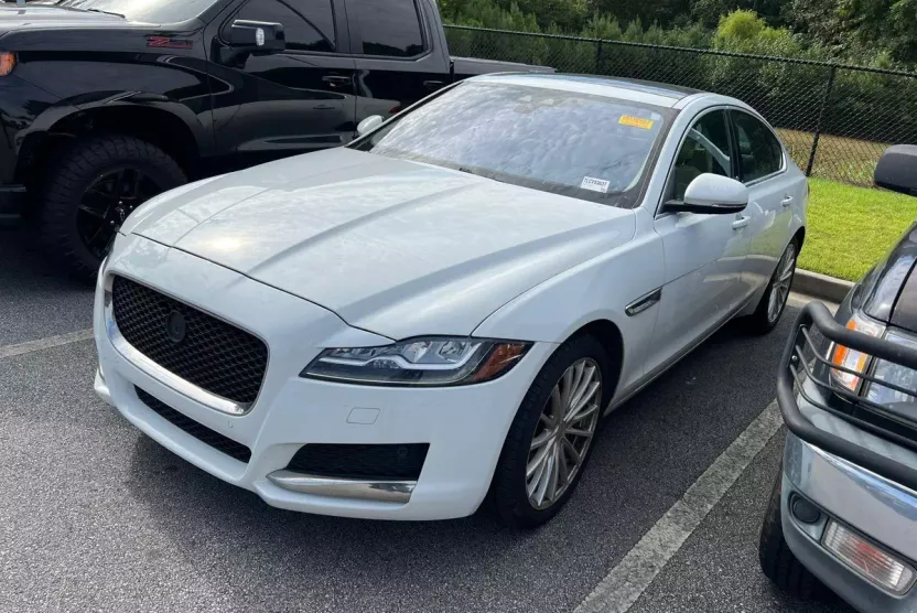 2020 Jaguar XF 30t Prestige photo 1