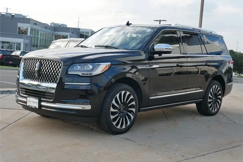 2023 Lincoln Navigator Black Label photo 1