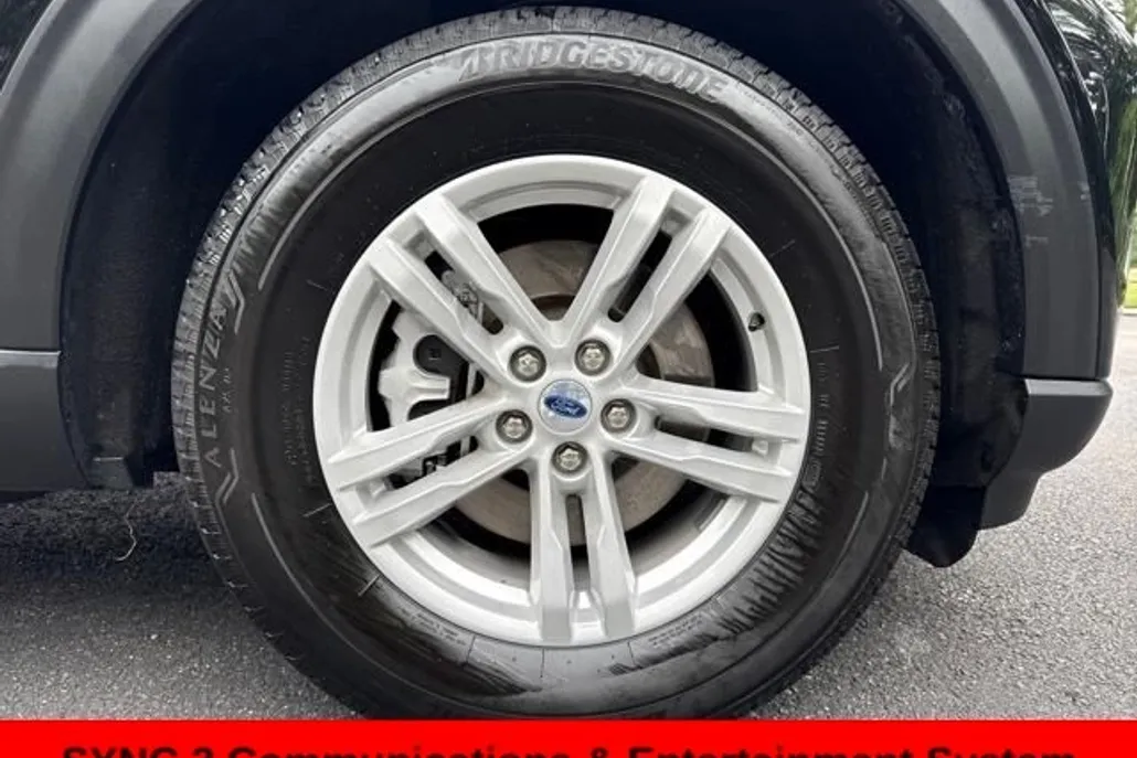 2024 Ford Explorer XLT photo 1