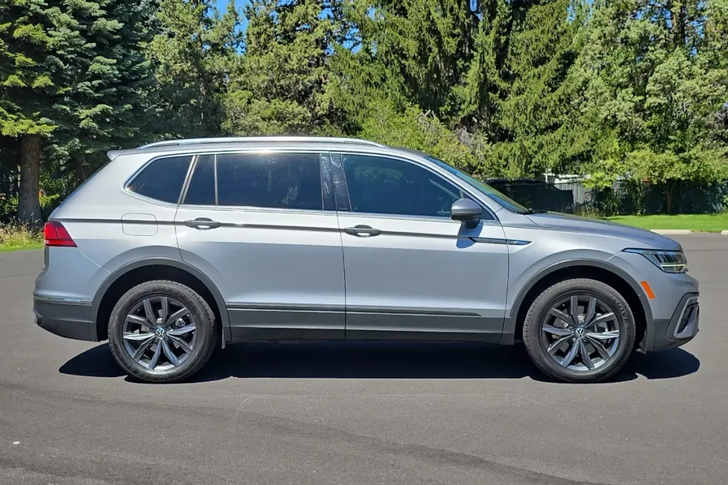 2022 Volkswagen Tiguan SE photo 1