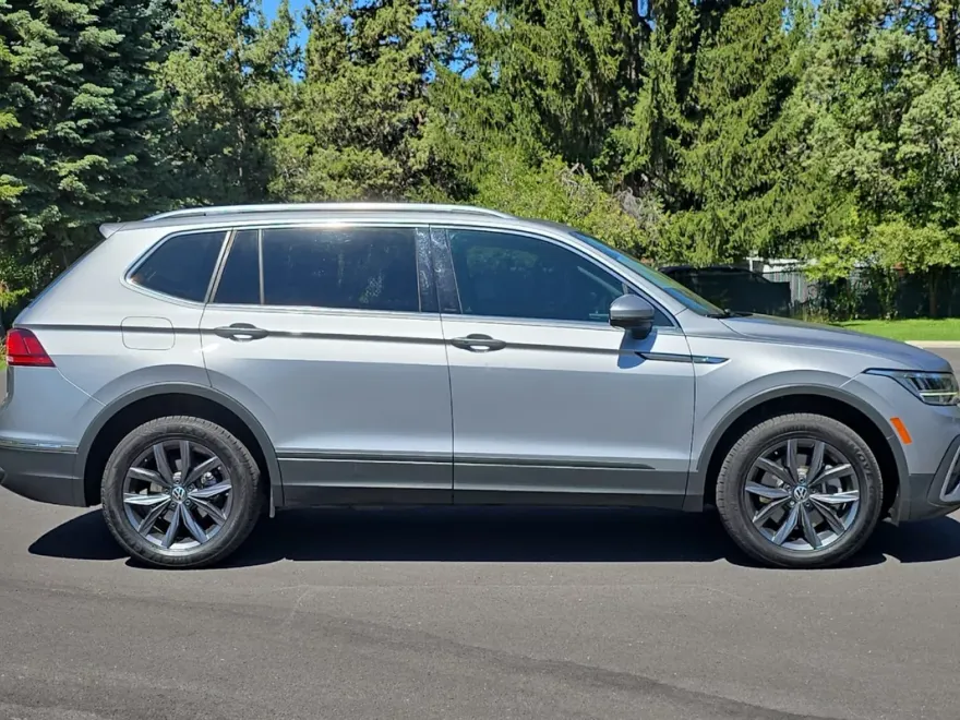 2022 Volkswagen Tiguan SE photo 1